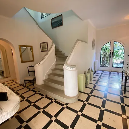 Avec Piscine Interieure, 5 Chambres, Proche Et Commerces A - Fr-1-374-220 *
