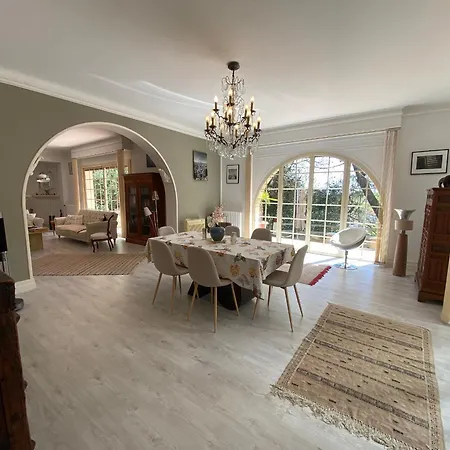 Villa Avec Piscine Interieure, 5 Chambres, Proche Et Commerces A - Fr-1-374-220