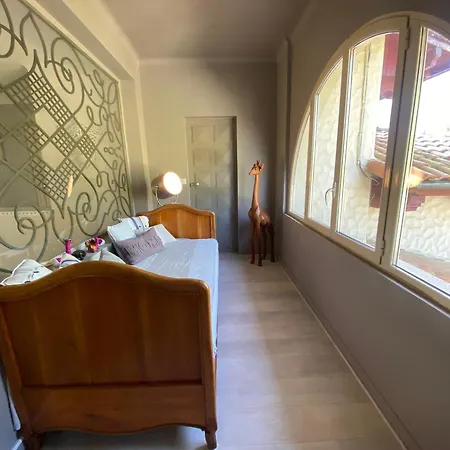 Villa Avec Piscine Interieure, 5 Chambres, Proche Et Commerces A - Fr-1-374-220 *