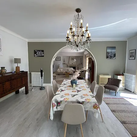 Villa Avec Piscine Interieure, 5 Chambres, Proche Et Commerces A - Fr-1-374-220 *