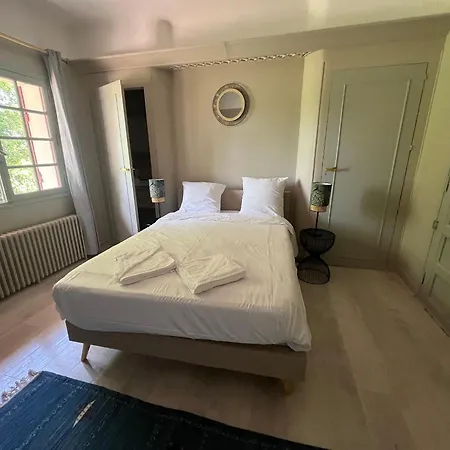 Avec Piscine Interieure, 5 Chambres, Proche Et Commerces A - Fr-1-374-220