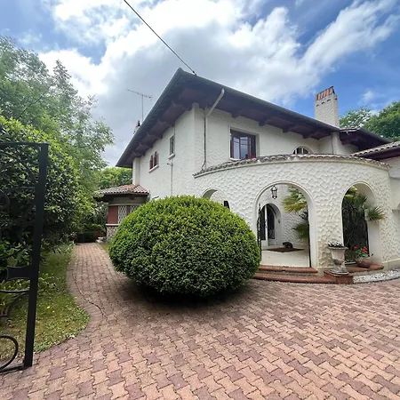 Avec Piscine Interieure, 5 Chambres, Proche Et Commerces A - Fr-1-374-220 Villa