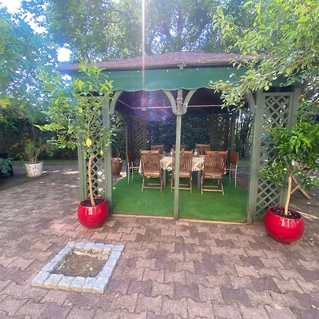 Avec Piscine Interieure, 5 Chambres, Proche Et Commerces A - Fr-1-374-220 *