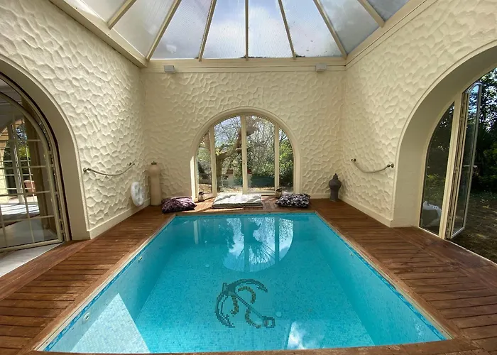 Vila Avec Piscine Interieure, 5 Chambres, Proche Et Commerces A - Fr-1-374-220