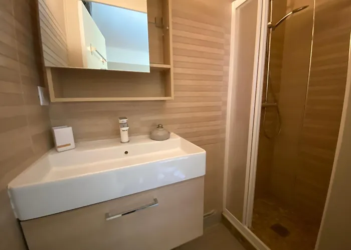 Vila Avec Piscine Interieure, 5 Chambres, Proche Et Commerces A - Fr-1-374-220