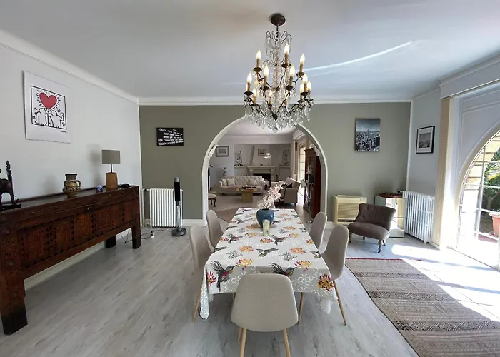 Avec Piscine Interieure, 5 Chambres, Proche Et Commerces A - Fr-1-374-220 *