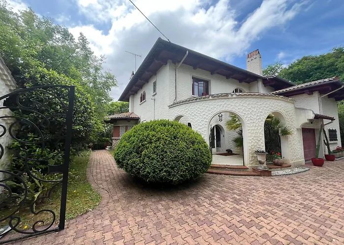 Avec Piscine Interieure, 5 Chambres, Proche Et Commerces A - Fr-1-374-220 Vila