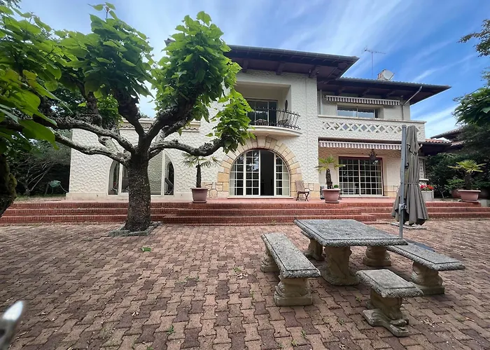 Avec Piscine Interieure, 5 Chambres, Proche Et Commerces A - Fr-1-374-220 * Arcachon